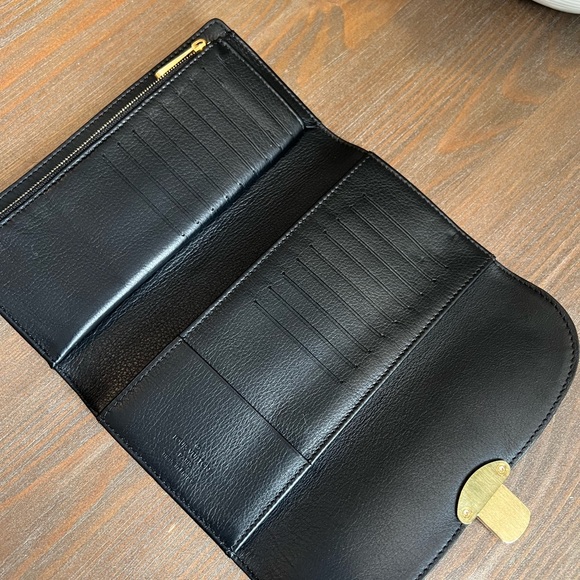 AUTHENTIC LIKE NEW LV AMELIA NOIR MAHINA WALLET - Picture 4 of 9